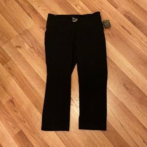 Old Navy active pants size medium black mid rise crop